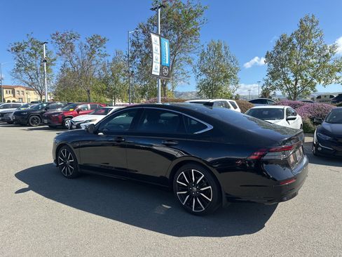 Used 2025 Honda Accord Touring image 4