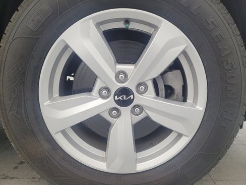 Used 2022 Kia Sorento LX image 31