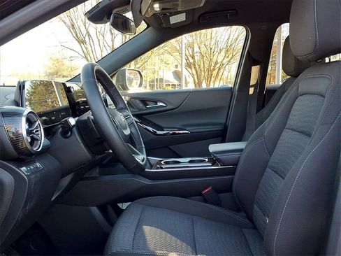 Used 2025 Chevrolet Equinox LT image 11