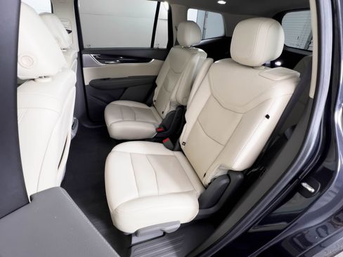 Used 2022 Cadillac XT6 Premium Luxury image 19