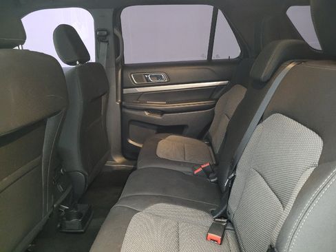 Used 2018 Ford Explorer XLT AWD/4WD image 18