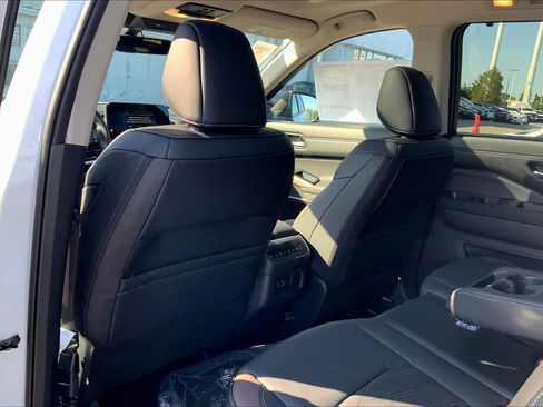 New 2025 Nissan Pathfinder Platinum w/ Cargo Package image 15