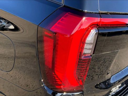Certified 2025 GMC Yukon AT4 Ultimate w/ LPO, Illumination Package image 28