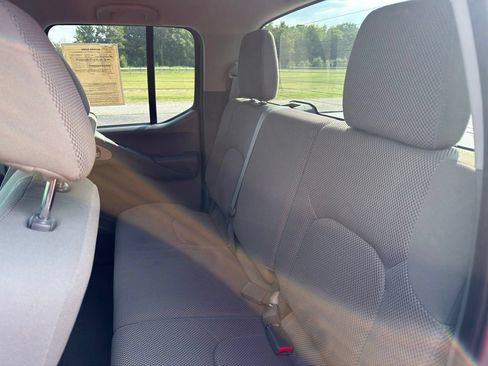 Used 2013 Nissan Frontier SV w/ SV Value Truck Pkg AWD/4WD image 27