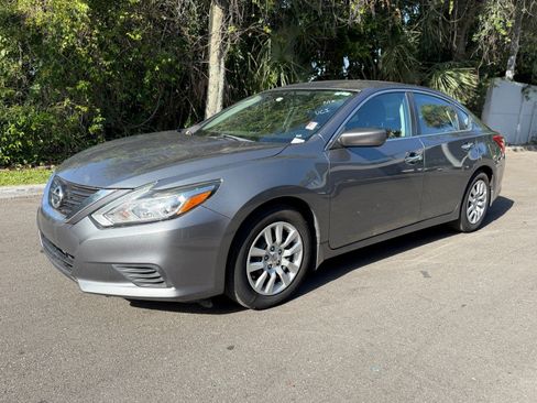 Used 2017 Nissan Altima 2.5 S w/ Power Driver Seat Package FWD image 3