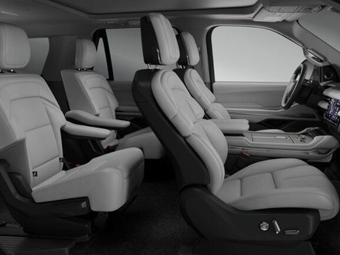 New 2026 Lincoln Navigator Reserve image 6