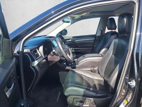 Used 2017 Toyota Highlander Limited AWD/4WD image 10