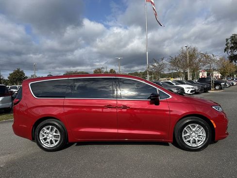 New 2026 Chrysler Pacifica Select image 2