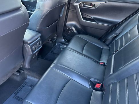 Used 2020 Toyota RAV4 Limited image 11