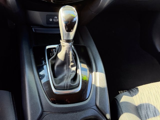 Used 2020 Nissan Rogue S FWD image 17