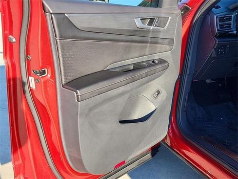 Certified 2024 Volkswagen Atlas Cross Sport SE w/ Panoramic Sunroof Package image 10