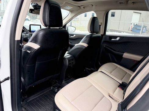 Used 2020 Ford Escape Titanium image 20