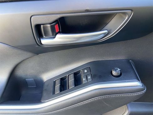 Used 2024 Toyota Highlander XLE image 14