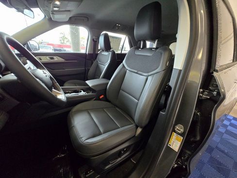 New 2026 Ford Explorer Active w/ Active Comfort Package image 9