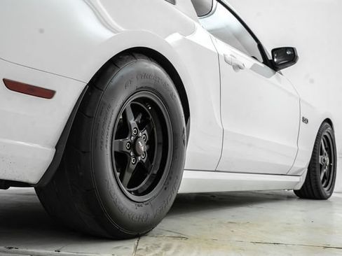 Used 2014 Ford Mustang GT RWD image 13