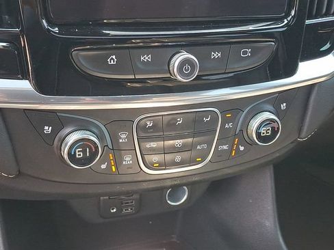 Used 2023 Chevrolet Traverse Premier FWD image 13