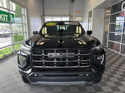 Used 2025 GMC Canyon AT4 w/ Technology Plus Package AWD/4WD image 2