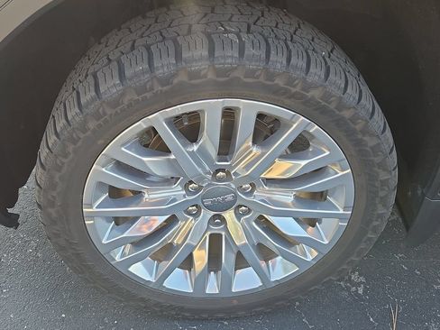 Used 2019 GMC Sierra 1500 Denali w/ Denali Ultimate Package AWD/4WD image 4
