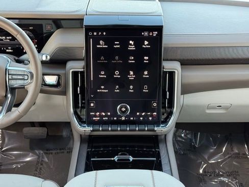 Used 2025 GMC Yukon XL Denali w/ Sun & Power Step Package image 31