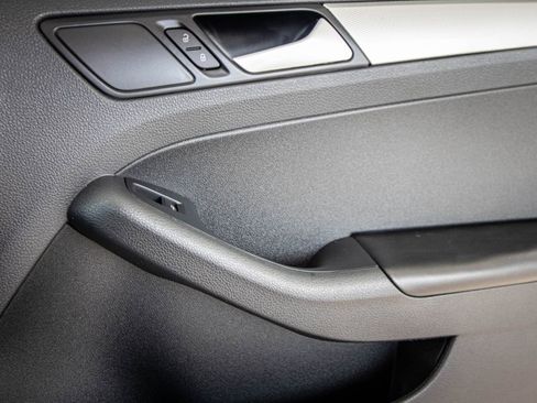 Used 2017 Volkswagen Jetta SE image 21