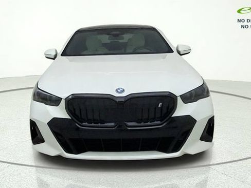 Used 2024 BMW i5 eDrive40i w/ Executive Package RWD image 4