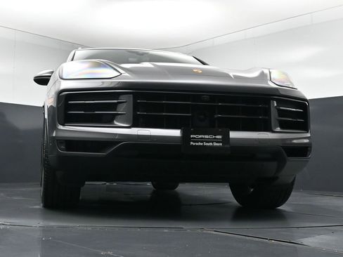 Used 2025 Porsche Cayenne AWD/4WD image 30