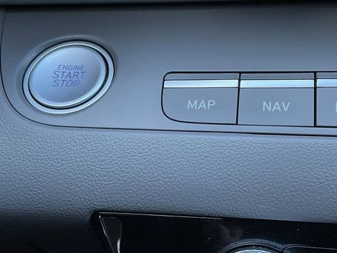 Used 2025 Hyundai Elantra SEL image 32