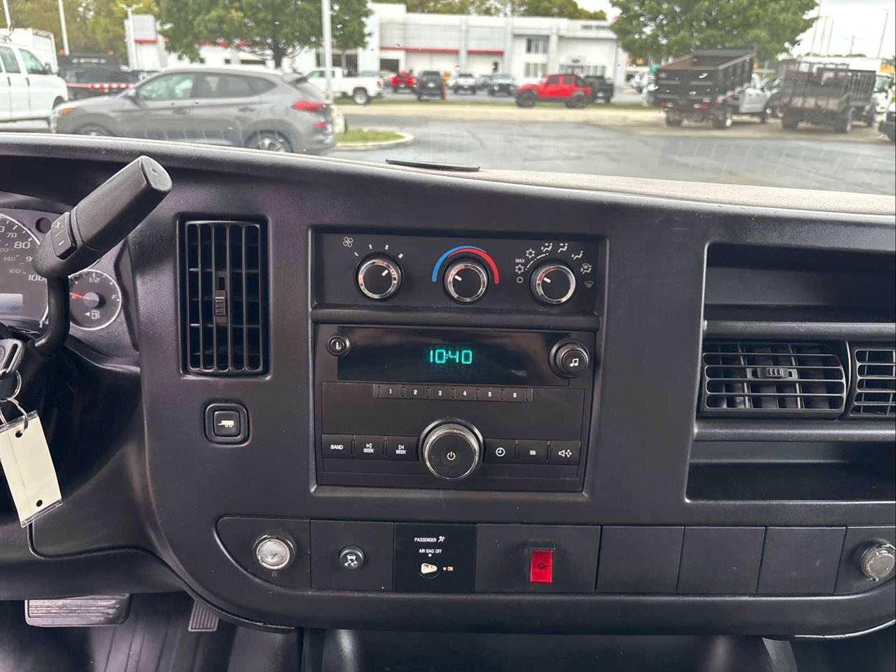 Used 2011 Chevrolet Express 2500 RWD image 17