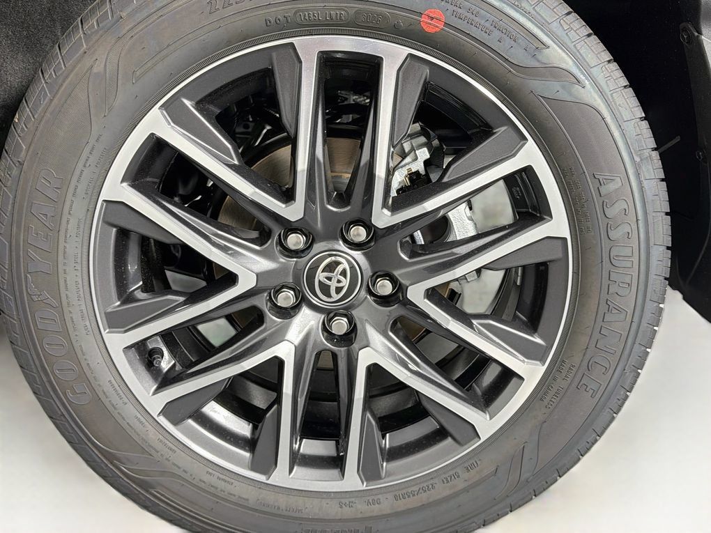 New 2026 Toyota Corolla Cross XLE w/ Convenience Package FWD image 31