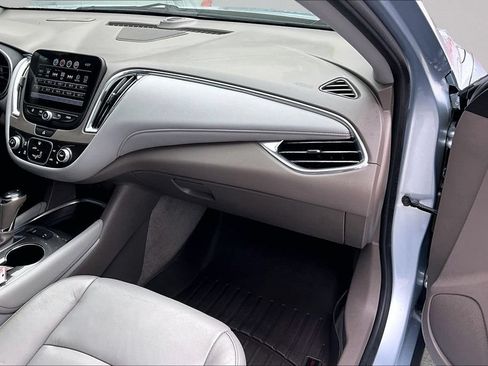 Used 2017 Chevrolet Malibu LT w/ Leather Package FWD image 27