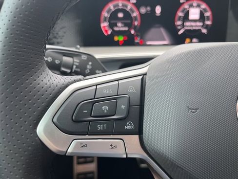 New 2026 Volkswagen Tiguan SE R-Line FWD image 9