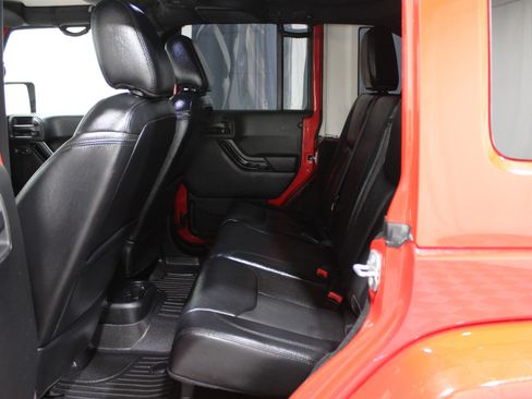 Used 2015 Jeep Wrangler Unlimited Sahara image 18