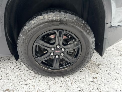 Used 2022 GMC Acadia AT4 w/ Technology Package image 4