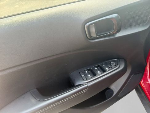 Used 2022 Hyundai Venue Limited FWD image 10