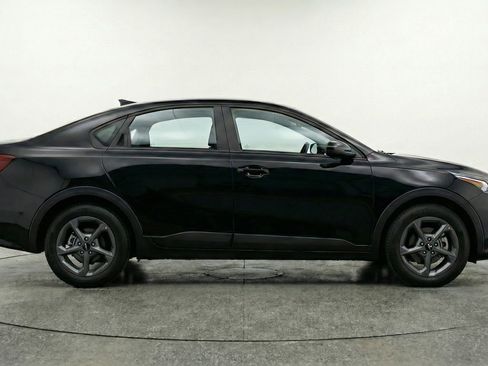 Used 2025 Kia K4 LXS image 11