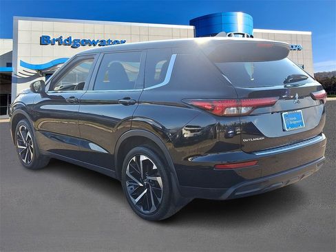 Used 2022 Mitsubishi Outlander ES image 4