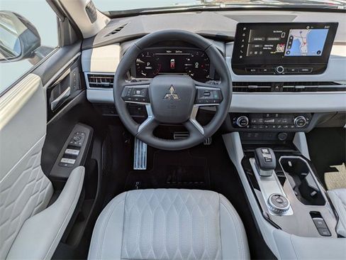 New 2025 Mitsubishi Outlander Platinum Edition image 15