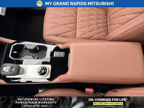 New 2026 Mitsubishi Outlander SEL image 27