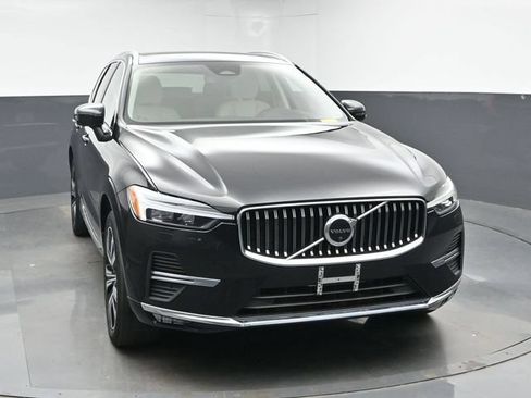 Used 2023 Volvo XC60 B5 Plus w/ Climate Package AWD/4WD image 3