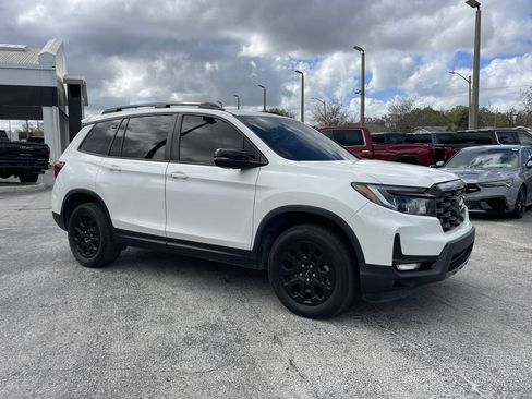 Used 2023 Honda Passport TrailSport image 2