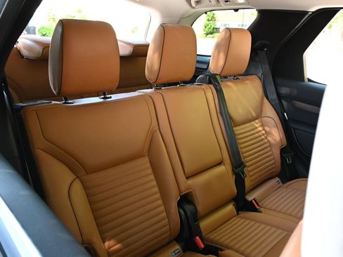 Used 2019 Land Rover Discovery HSE AWD/4WD image 14