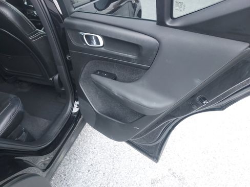 Used 2021 Volvo XC40 P8 Recharge image 25