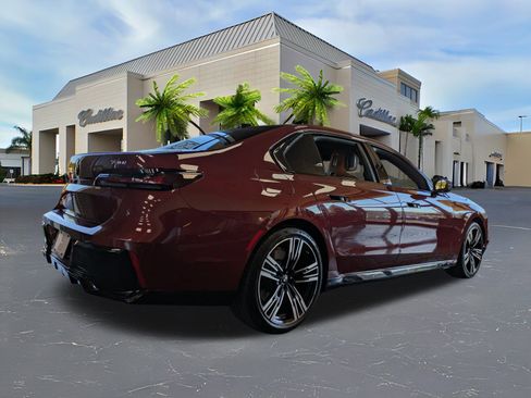 Used 2023 BMW 740i image 3