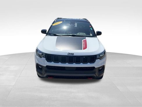 Used 2025 Jeep Compass Trailhawk AWD/4WD image 10
