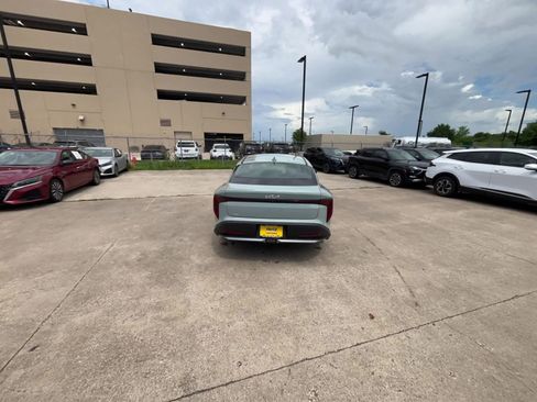 Used 2025 Kia K4 FWD image 16