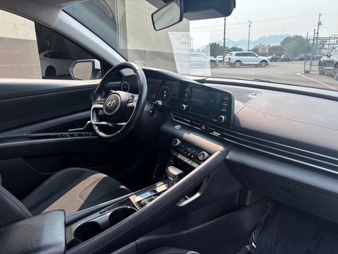 Used 2021 Hyundai Elantra SEL w/ Convenience Package FWD image 13