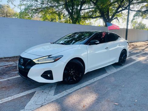 Used 2019 Nissan Maxima SR w/ Premium Package image 1