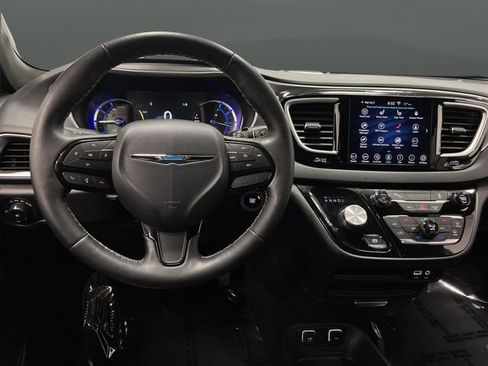 Used 2020 Chrysler Pacifica Touring-L w/ S Appearance Package image 5