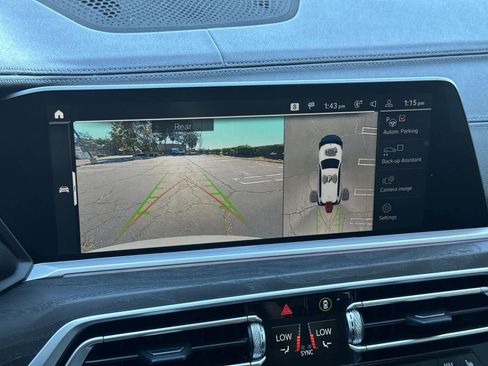 Used 2022 BMW X7 xDrive40i w/ Premium Package image 16