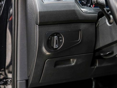 Used 2019 Volkswagen Tiguan SEL R-Line w/ 3rd Row Seat Package image 36